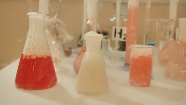 Production chimique de cosmétiques de soins du corps . — Video