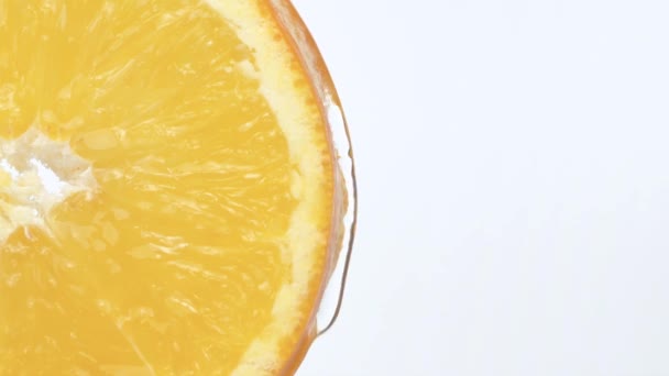 Semicircle Sliced Orange Close Macro Shooting Drop Juice Flowing Peel — Stock Video