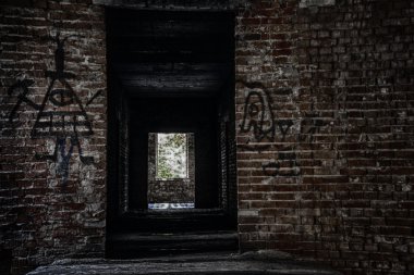    terk edilmiş bir şantiye