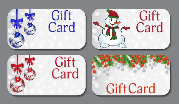 Set di gift card con palline di Natale, pupazzo di neve, rami di abete, bacche. Design del voucher. Capodanno incandescente o sfondo di Natale. Certificato per lo shopping. Vettore — Vettoriale Stock