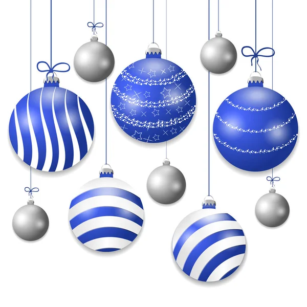Noel topları gümüş ve mavi asılı ayarlayın. Dekoratif baubles elemanları izole tatil tasarımı için beyaz arka plan üzerinde. Vektör