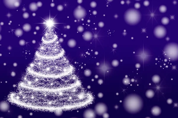 Bellissimo albero di Natale su sfondo viola — Foto Stock