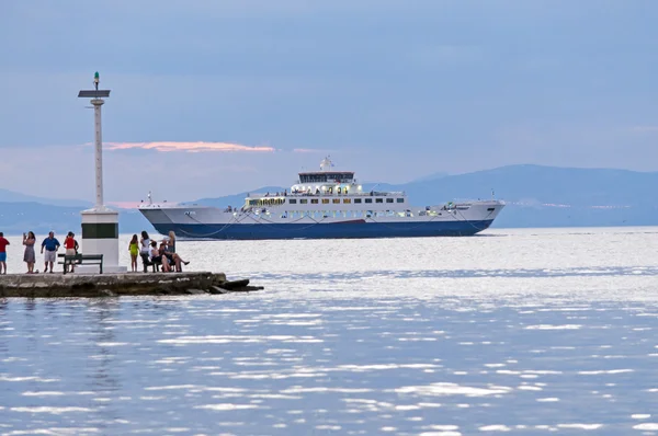 Ferry boat by dusk — Stock Photo, Image