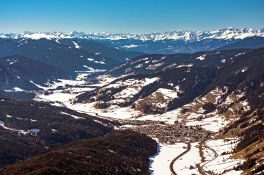 Dolomites dağlar kış (Puster Vadisi)