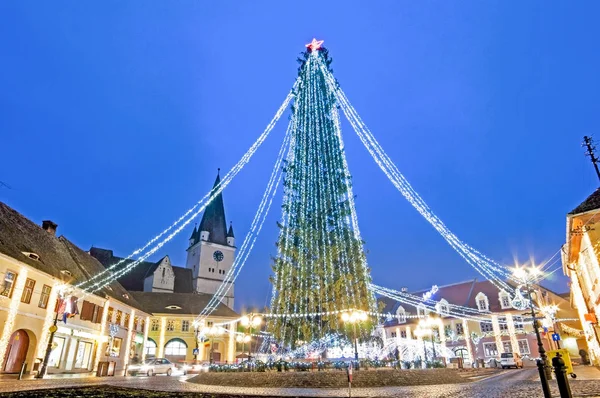 Pomul de Crăciun în oraș — Fotografie, imagine de stoc