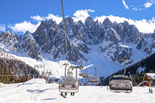 Stok narciarski w Dolomitach zimą — Zdjęcie stockowe