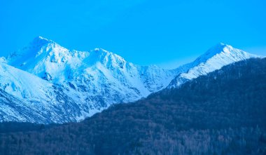 Kış dağ sırtı üzerinde