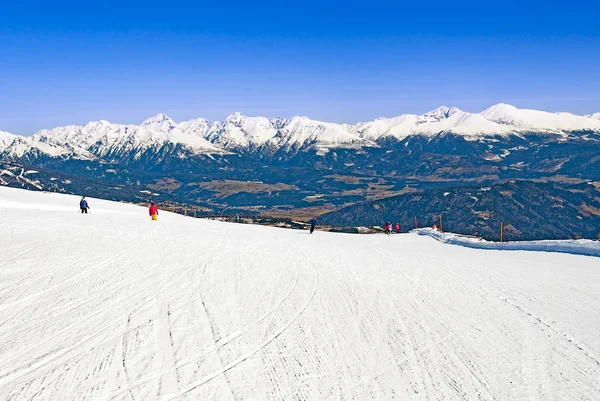 オーストリア スキー リゾート水着 — ストック写真
