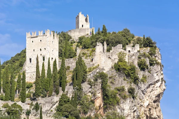 Arco, Trentino ili, İtalya müstahkem Kalesi ile köy