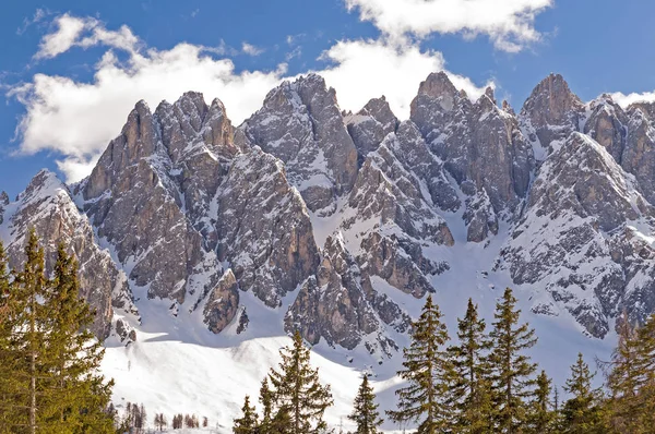 Dolomites Dağı kış