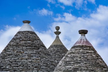 Alberobello, Apulia, İtalya - trulli ev çatısı