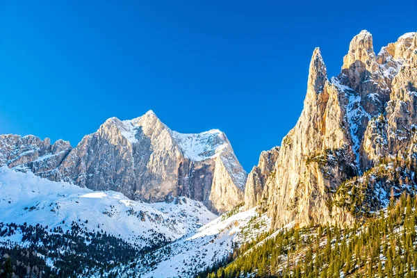 Dolomieten gebergte in de schemering, Italië — Stockfoto