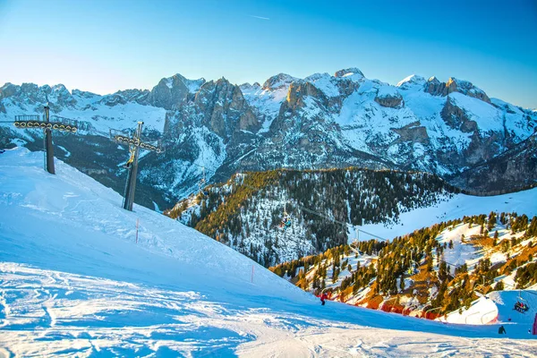 Dolomiterna bergskedjan i skymningen, Italien — Stockfoto