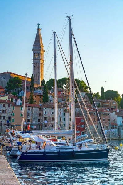 Rovinj Stad Istrië Kroatië Boot Haven Barokke Kerk Van Eufemia — Stockfoto