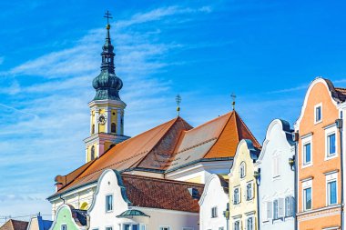 Schaerding, Yukarı Avusturya, Barok evleri ve kilise kulesi 