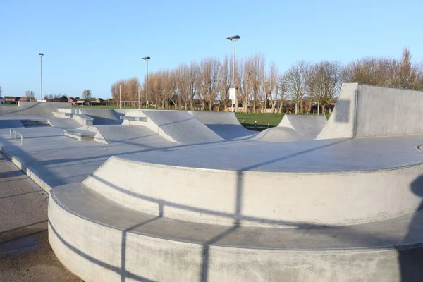 Publicznych Skatepark Harwich Essex Rowery Hulajnogi Deskorolki Betonu — Zdjęcie stockowe