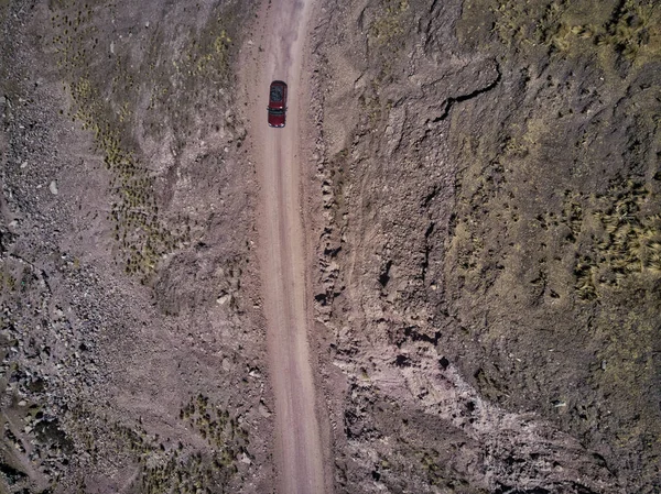 南美洲安第斯山脉危险的高山公路的空中景观 — 图库照片