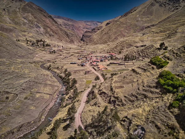 Vista Aérea Pequena Aldeia Localizada Alto Andes Peru — Fotografia de Stock