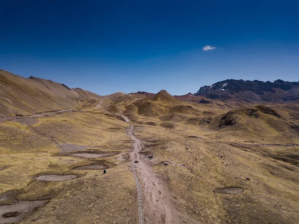 秘鲁安第斯山脉高山景观的空中景观 — 图库照片