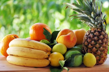 meyve tablosu, yeşil zemin üzerine