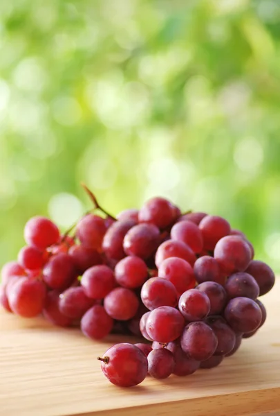 Bunch of red grapes , green background — Stock Photo, Image