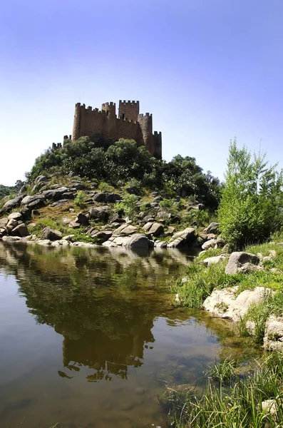 Замок Алмурол на річці Техо (Португалія). — стокове фото
