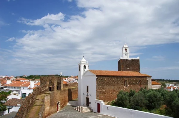 Alte Burg und Kirche, alandroisches Dorf, portugal — Stockfoto