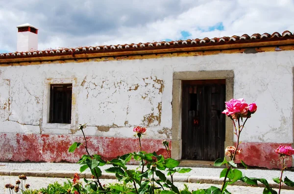 Oude verlaten huis in Portugal, Alentejo regio — Stockfoto