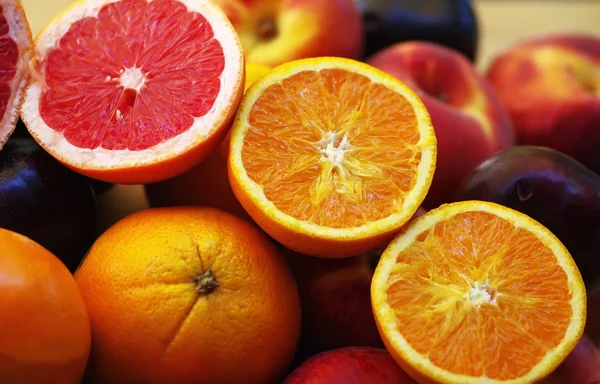 Fatias de frutas de laranja e cítricas — Fotografia de Stock