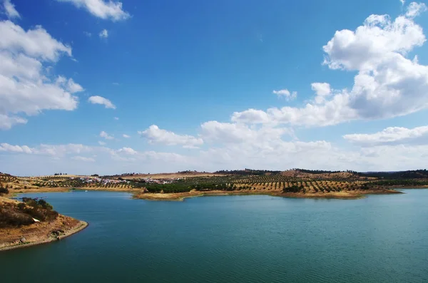 Alqueva lake nabij Amieira dorp, ten zuiden van Portugal — Stockfoto