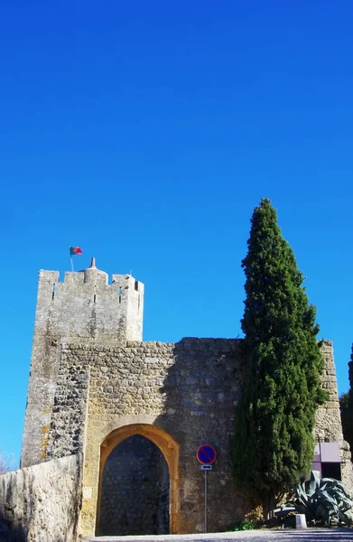 Paredes e a entrada do castelo de palmela, portugal — Fotografia de Stock