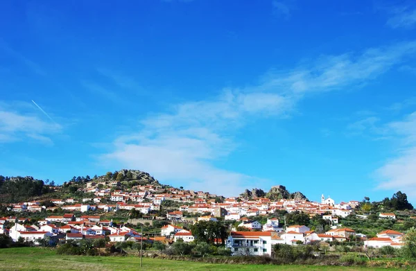 Landschaft des Dorfes Penha Garcia — Stockfoto