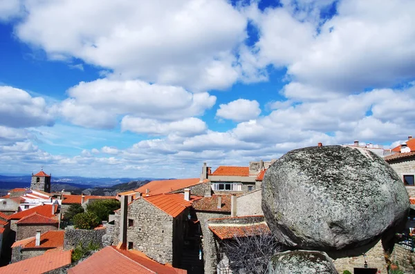 Vista aérea de la aldea de Monsanto — Foto de Stock