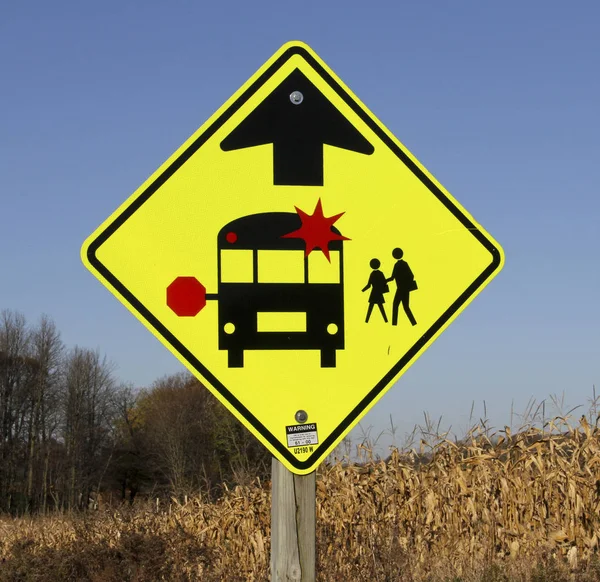 Pare para sinal de ônibus escolar — Fotografia de Stock