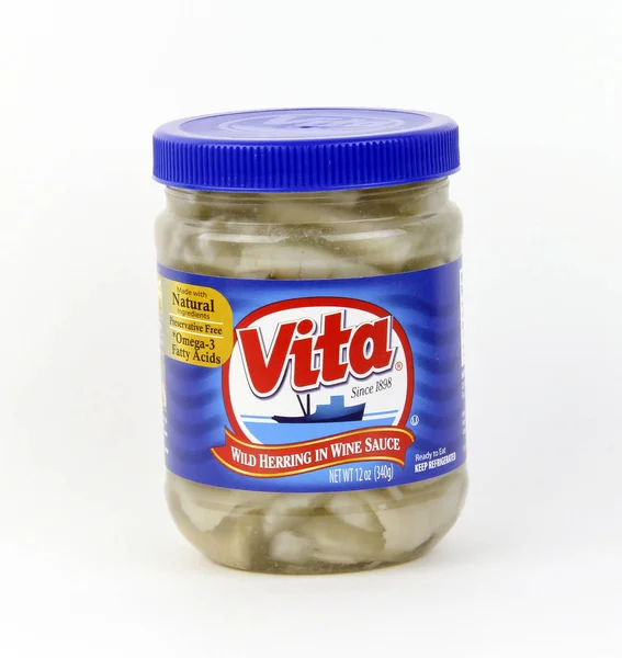 罐子里的 Vita 野生鲱鱼在酒汁 — 图库照片