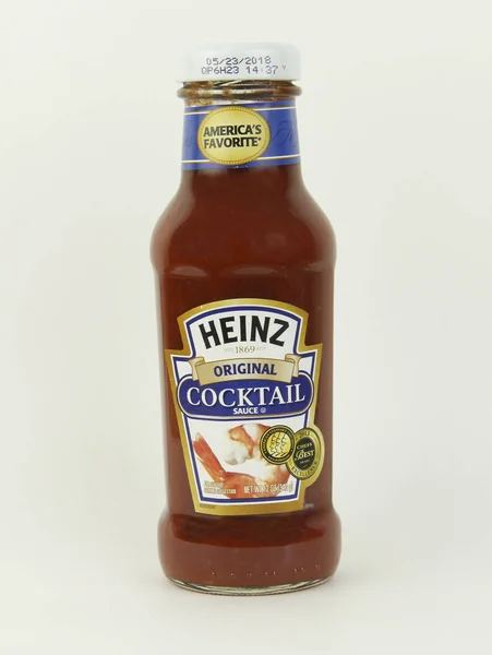 瓶的 Heinz 鸡尾酒汁 — 图库照片