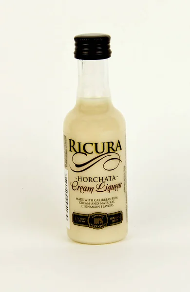 瓶的 Ricura 奥查塔奶油利口酒 — 图库照片