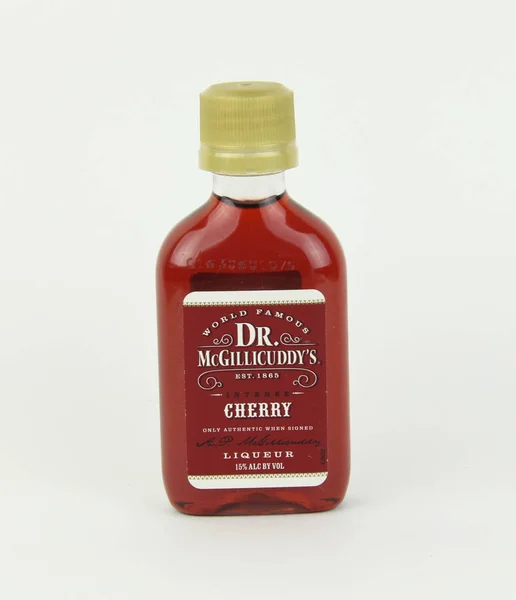 Dr. Mcgillicuddy'nın kiraz likörü şişe — Stok fotoğraf