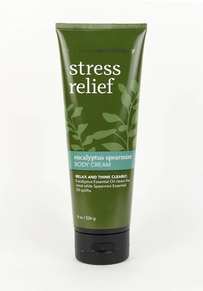 Tub med bad & kropp verk Stress Relief Body Cream — Stockfoto