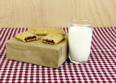 Kahvaltı Bar ve bir bardak süt