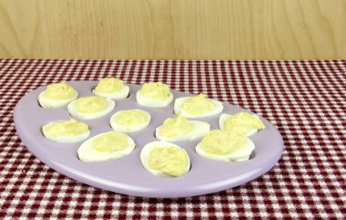 Baharatlı ve acılı yumurta tabağı