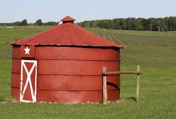 Vintage red grain bin — Stock Photo, Image