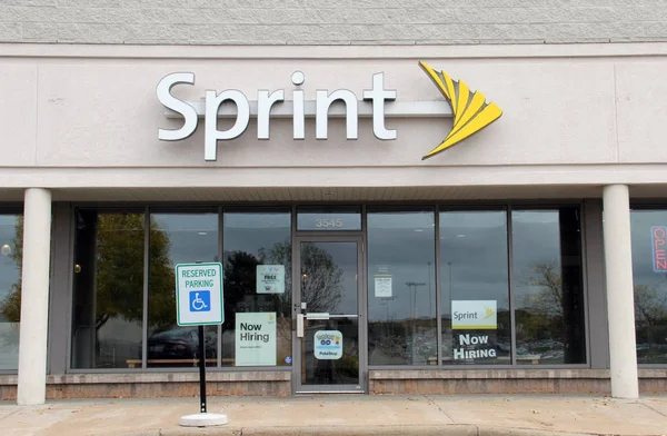 Sprint teken op een Storefront — Stockfoto