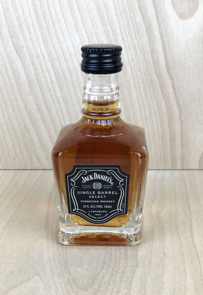 Mini bottiglia di whisky Tennesee di Jack Daniel — Foto Stock