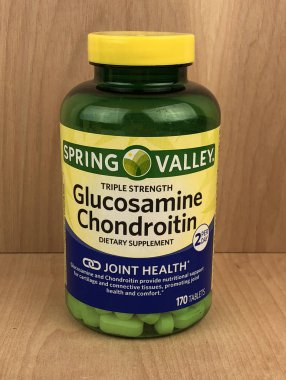 Bottle of Spring Valley Glucosamine Chondroitin clipart