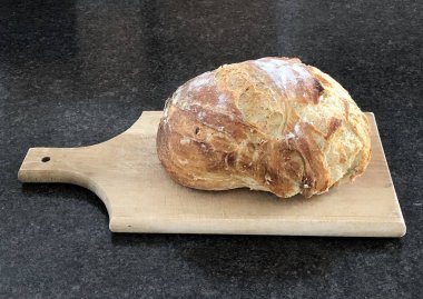 Ev yapımı ekmek kesme tahtası