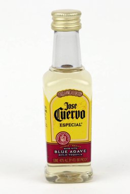 Bir şişe Jose Cuervo Teguila