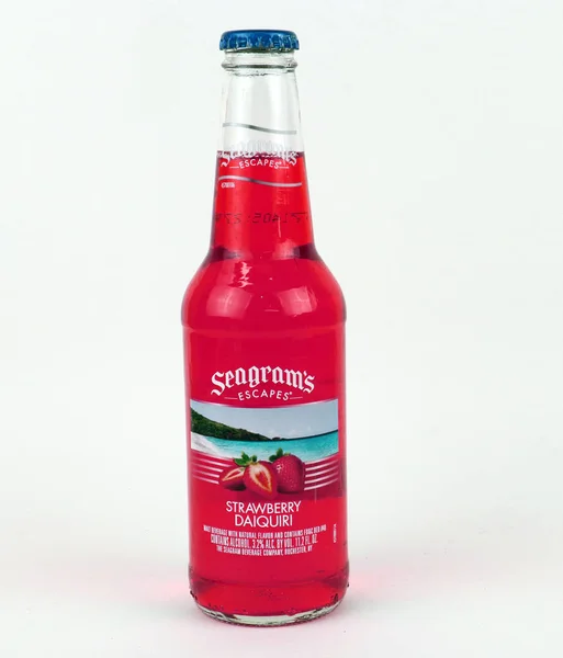 Seagram's Escapes Strawberry Daiquiri酒瓶 — 图库照片