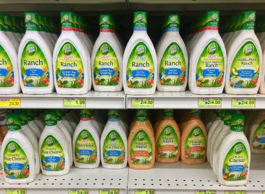 Spencer, Wisconsin, ABD, Nisan, 23, 2020 Bir mağaza rafında Dilek Kemiği sosu 1948 yılında tanıtıldı.