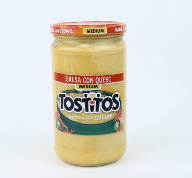 Spencer, Wisconsin, ABD, 27 Nisan 2020 Tostitos Medium Cheese Salsa Tostitos ilk kez 1979 yılında tanıtılan bir Amerikan ürünüdür.